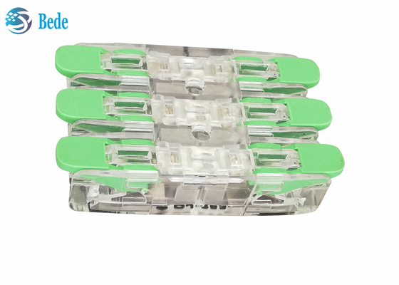 Le connecteur rapide universel PA66 3 de fil et de fil de câble a entré 3 la sortie 450V